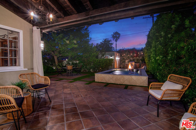 503 N Plymouth Boulevard, Los Angeles CA: https://media.crmls.org/mediaz/406bb13d-8b90-4b43-ba14-86f4dbe112fa.jpg