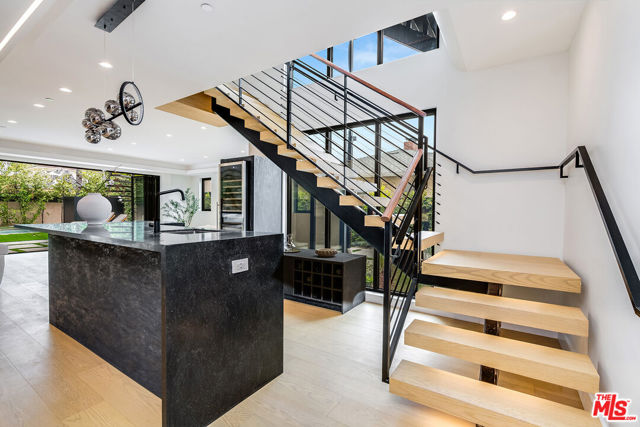 4906 Van Noord Avenue, Sherman Oaks CA: https://media.crmls.org/mediaz/406be80c-8e7a-4cba-9f09-e5d3189b21b2.jpg