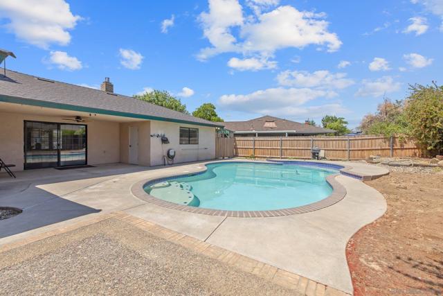 300 W Adrian Way, Hanford CA: https://media.crmls.org/mediaz/406bed12-5fe0-4b2e-b658-17522dddca28.jpg