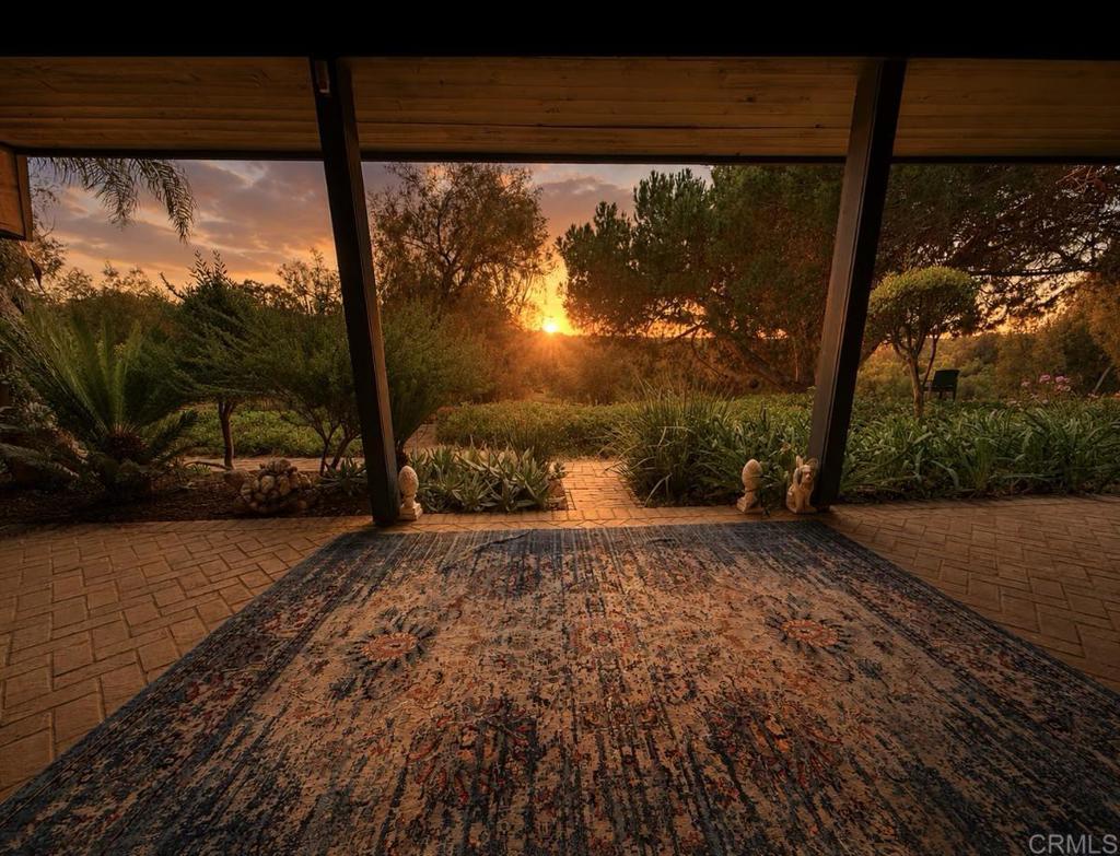 https://media.crmls.org/mediaz/406bfdf0-336d-4403-b4bc-fd043fd262e7.jpg?preset=X-Large