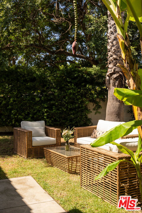 2300 Pisani Place, Venice CA: https://media.crmls.org/mediaz/406c0b70-cad2-46f6-85e0-80d3a633c5f7.jpg