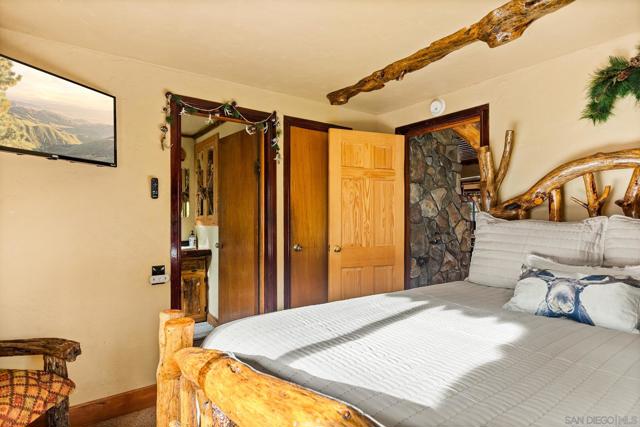 43133 Sheephorn Rd, Big Bear CA: https://media.crmls.org/mediaz/406c5994-e7fe-4eb4-bde5-9954960d0a4e.jpg