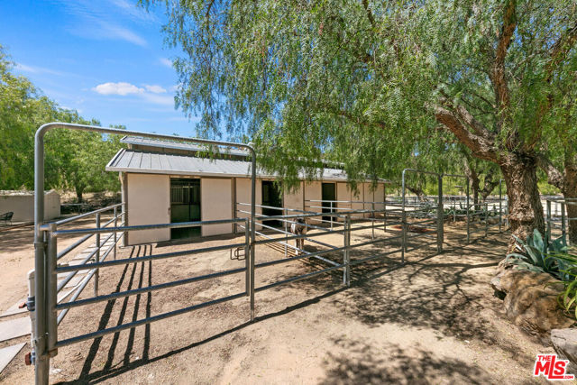 13418 Nightsky Drive, Camarillo CA: https://media.crmls.org/mediaz/406c8498-7bc9-4af1-82bf-f936be845373.jpg