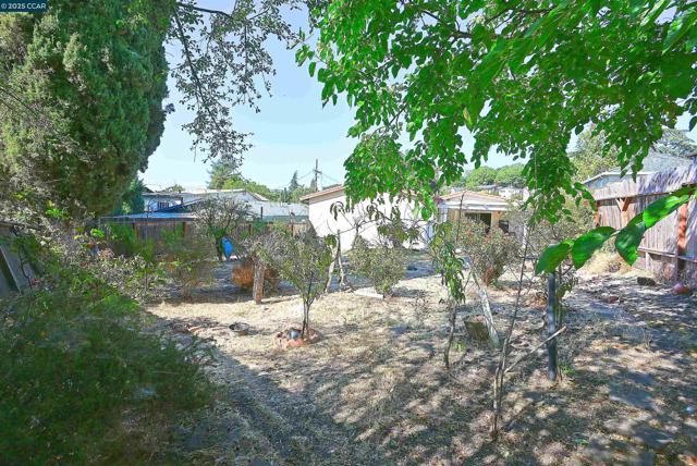 2156 MONTEREY AVENUE, Martinez CA: https://media.crmls.org/mediaz/406caee4-fd8c-45ef-bdc8-91058a775b05.jpg