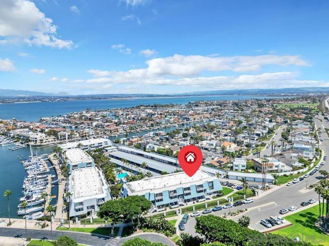 24 Montego Court, Coronado CA: https://media.crmls.org/mediaz/406cf86d-93de-4737-86dd-92f4ba93c300.jpg