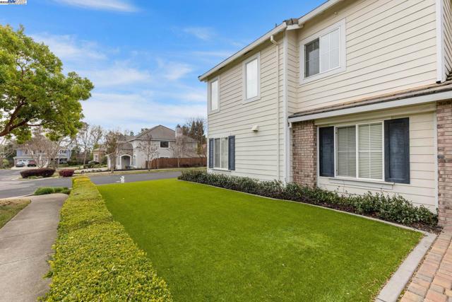 143 Shelterwood Ln, Danville CA: https://media.crmls.org/mediaz/406d2c53-382a-46cc-b2d2-83659f36b6c2.jpg