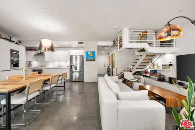 2400 Corinth Avenue, Los Angeles CA: https://media.crmls.org/mediaz/406d5503-68b7-42c6-b74f-c11180d9d71a.jpg