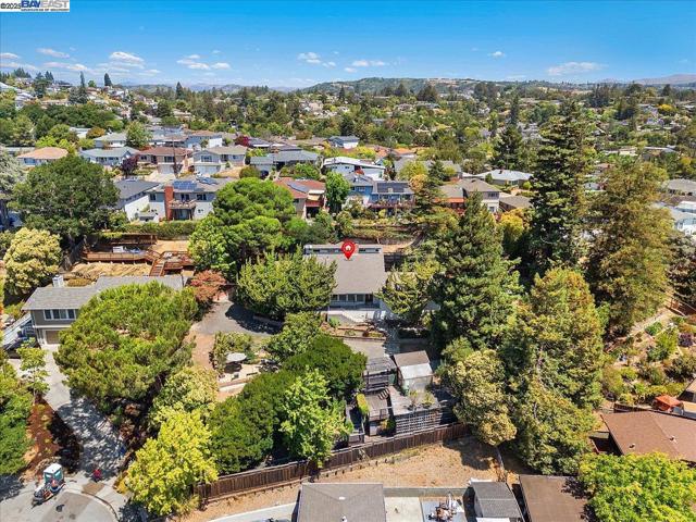 3491 Middleton Ave, Castro Valley CA: https://media.crmls.org/mediaz/406d7918-8652-42f0-bfe8-4e887ecd3896.jpg