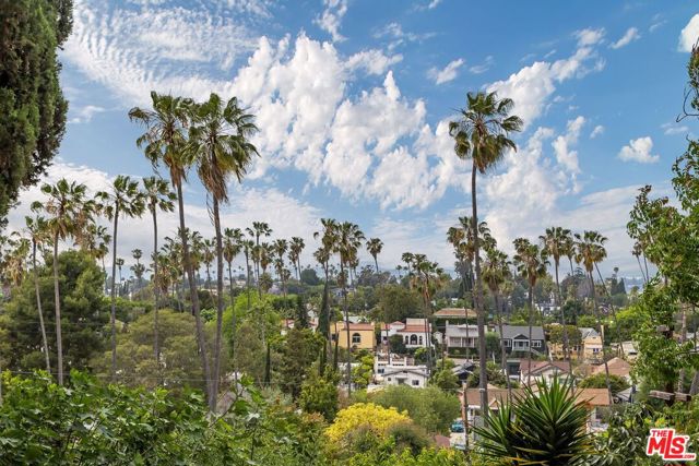 1409 Waterloo Street, Los Angeles CA: https://media.crmls.org/mediaz/406d7d7d-9576-4581-9775-77cb4e644b93.jpg