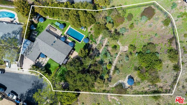 30603 El Sueno Drive, Malibu CA: https://media.crmls.org/mediaz/406e3bd0-ff41-4e0c-93a6-c01c182360f6.jpg