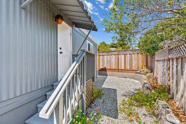 220 Mar Vista Drive, Aptos CA: https://media.crmls.org/mediaz/406e46f2-1d71-431f-919b-a868b1cbcf7f.jpg