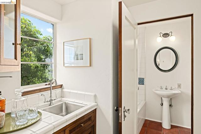 636 Euclid Ave, Berkeley CA: https://media.crmls.org/mediaz/406ed2eb-668b-416a-8cc5-078ac964b747.jpg