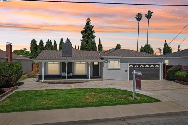 37512 Willowood Dr, Fremont CA: https://media.crmls.org/mediaz/406eefc5-261f-44d5-9347-e7c53497806b.jpg