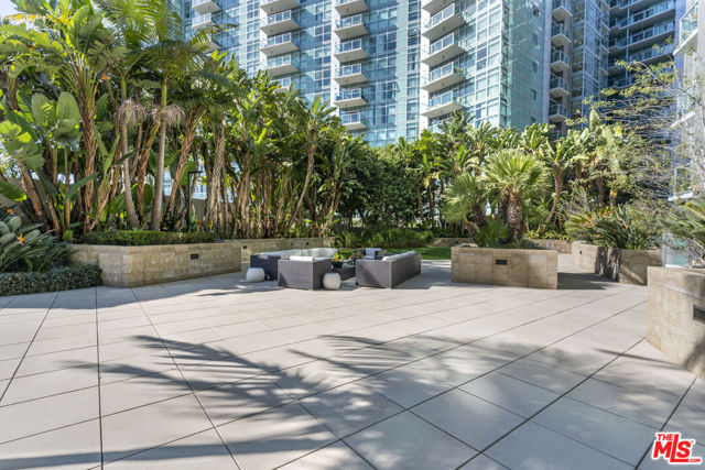 13650 MARINA POINTE Drive, Marina del Rey CA: https://media.crmls.org/mediaz/406f208f-6eb7-4bb4-9aaa-f9233b707696.jpg