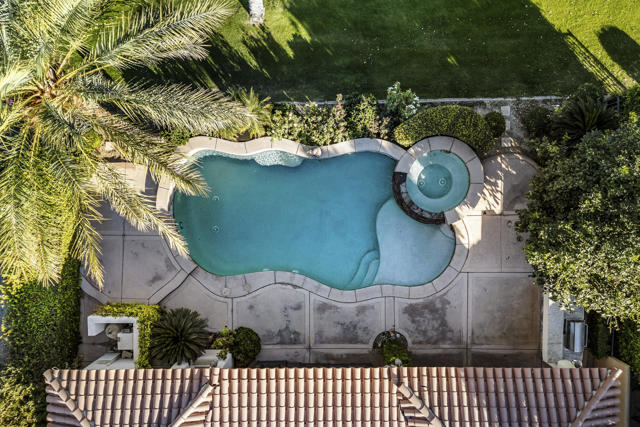 56648 Palms Drive, La Quinta CA: https://media.crmls.org/mediaz/406f71e7-8402-4940-bbb3-3c468b97d20c.jpg