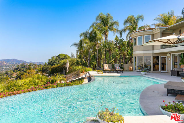 7833 Torreyson Drive, Los Angeles CA: https://media.crmls.org/mediaz/406fe123-3181-4c35-b36d-647dfcf7dbfc.jpg