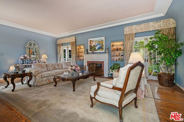 11450 Ayrshire Road, Los Angeles CA: https://media.crmls.org/mediaz/406fec54-05bc-4457-b66f-a4252bd93110.jpg