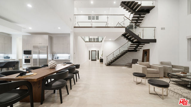 11782 N Hillsborough Lane, Porter Ranch CA: https://media.crmls.org/mediaz/40708376-4618-41ef-8be6-3f26fbcc0b1f.jpg