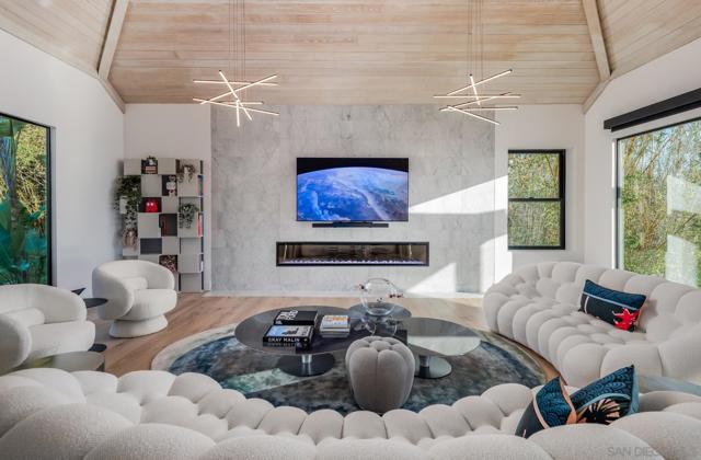 3240 Piragua St, Carlsbad CA: https://media.crmls.org/mediaz/40709999-5fe1-4aac-8fcd-edc59a1b202a.jpg