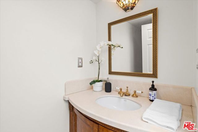 1220 N Norman Place, Los Angeles CA: https://media.crmls.org/mediaz/4070bc90-a847-492a-b643-5dcdbef7946e.jpg