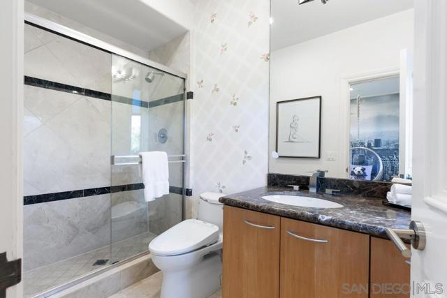 6617 Muirlands Dr, La Jolla CA: https://media.crmls.org/mediaz/4070e9f0-f1b3-4020-843b-5a129d9a364c.jpg