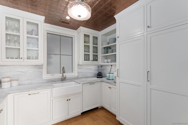 1040 Pine St, Coronado CA: https://media.crmls.org/mediaz/4071476b-184f-45b9-abcd-7eb1f1d73f55.jpg