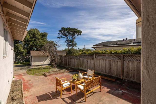 662 Oak Street, Monterey CA: https://media.crmls.org/mediaz/407194a0-1e5d-4444-96b3-030541285e31.jpg