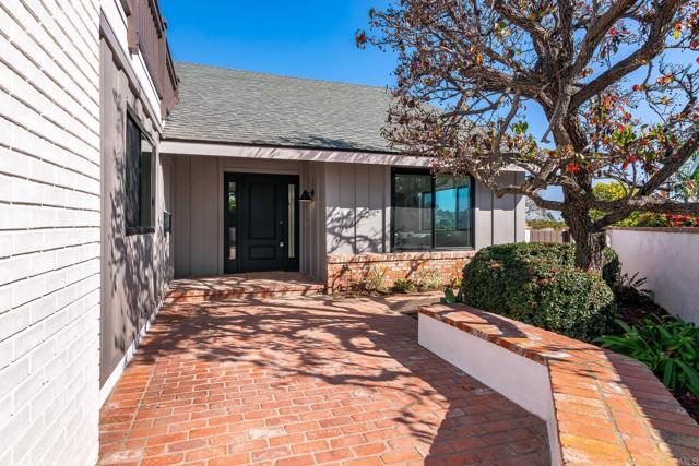 2193 Harbour Heights Rd, San Diego CA: https://media.crmls.org/mediaz/4071d1cf-c6c2-4518-a8a1-cdd58f060b37.jpg