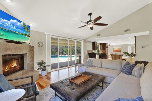 1033 1035 Summit Trl, Escondido CA: https://media.crmls.org/mediaz/4071d9de-ce3c-490c-8738-5e665cd3fb3c.jpg