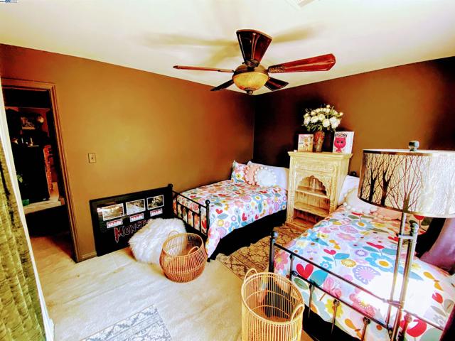 31733 Lake Meadow Rd, Acton CA: https://media.crmls.org/mediaz/40727bc8-dbb3-484d-8c11-d637d0f419c5.jpg