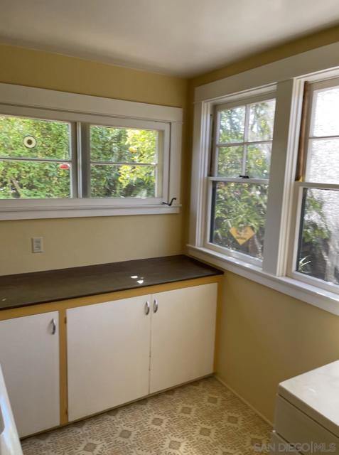 270 Madrona Street, Chula Vista CA: https://media.crmls.org/mediaz/4072a8da-b90d-41be-85d0-bc4dfd0a0be0.jpg
