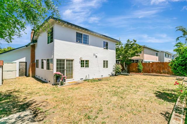274 Los Palmos Way, San Jose CA: https://media.crmls.org/mediaz/4072b820-392d-4752-a617-5ae302f3d589.jpg