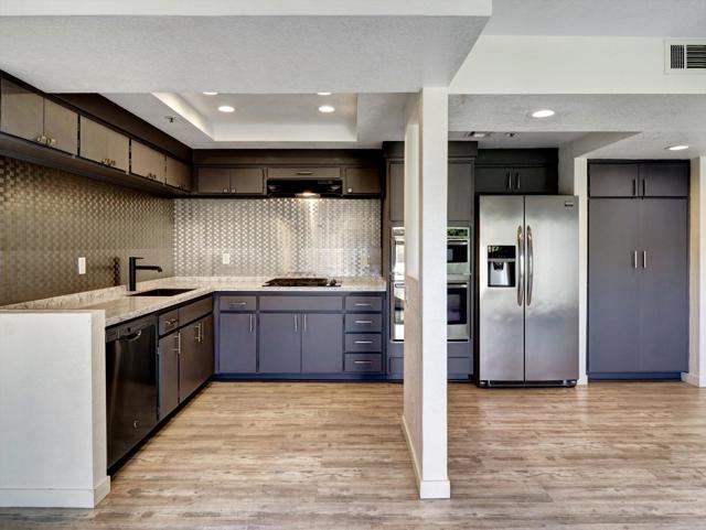 426 Village W Square, Palm Springs CA: https://media.crmls.org/mediaz/4072d61d-92ce-43fa-bee8-e8d345616835.jpg