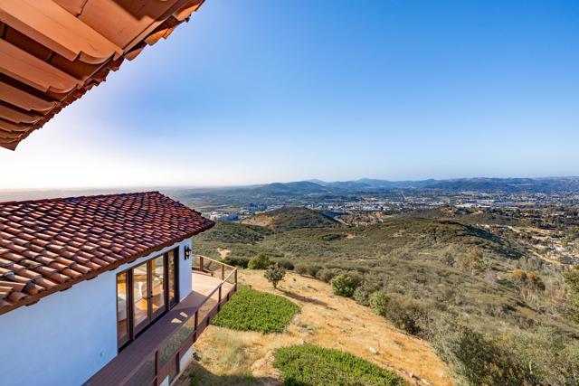 859 Cocos Dr, San Marcos CA: https://media.crmls.org/mediaz/407367c0-64dd-4c38-9ae7-0490b3fae8fc.jpg