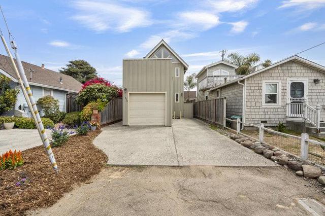 410 35th Avenue, Santa Cruz CA: https://media.crmls.org/mediaz/4074d33f-55fa-4e99-8b52-0a8c6635a402.jpg