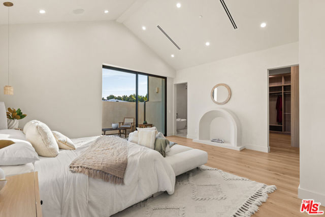 11746 La Maida Street, Valley Village CA: https://media.crmls.org/mediaz/4074f103-0c65-4c01-9972-f370d1281cf2.jpg