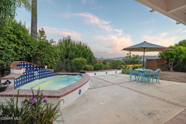 6690 Oak Springs Drive, Oak Park CA: https://media.crmls.org/mediaz/40765bef-9c7d-47aa-8530-8e1d6b332fe2.jpg