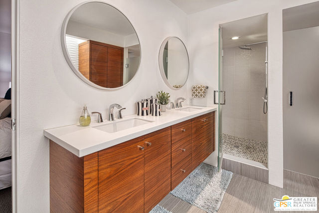 70120 Frank Sinatra Drive, Rancho Mirage CA: https://media.crmls.org/mediaz/4076809a-7a6b-4d36-ba00-a558ffbd8ede.jpg