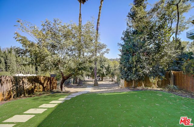 4990 Llano Drive, Woodland Hills CA: https://media.crmls.org/mediaz/4076c33c-5f23-4f39-9603-e4add7142269.jpg