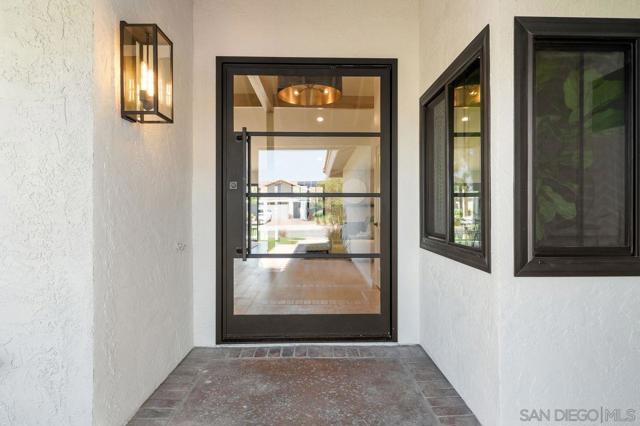 1127 Santa Rufina Court, Solana Beach CA: https://media.crmls.org/mediaz/407728b7-38ce-4d0b-bf0c-86a3ded8455d.jpg