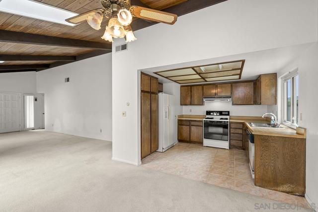 3102 S Granada Ave, Spring Valley CA: https://media.crmls.org/mediaz/40774e55-5fe8-42ea-b8a3-2dbc331e8b38.jpg