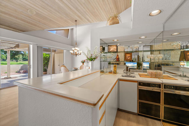 212 S Kavenish Drive, Rancho Mirage CA: https://media.crmls.org/mediaz/407878aa-3f08-45d6-adf4-475242ad2fab.jpg