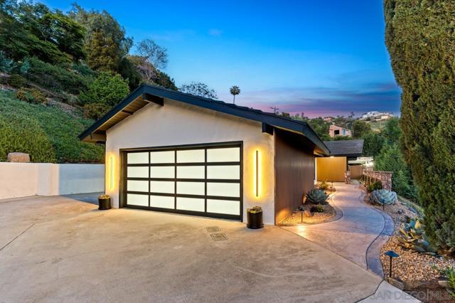 4911 Beaumont Dr, La Mesa CA: https://media.crmls.org/mediaz/40790225-74d7-44b1-b074-64ff352a6ad5.jpg