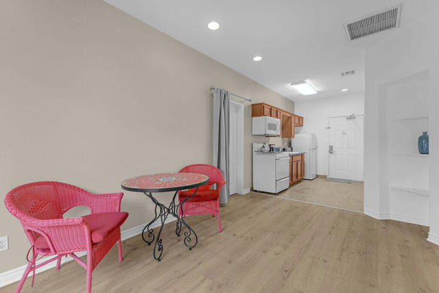 12622 Miracle Hill Road, Desert Hot Springs CA: https://media.crmls.org/mediaz/4079c251-aade-4c2c-a040-981694d4fdcb.jpg