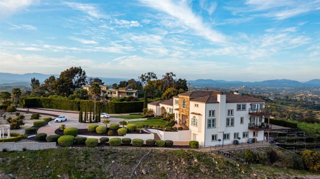 Detail Gallery Image 13 of 70 For 5246 San Jacinto Circle W, Fallbrook,  CA 92028 - 6 Beds | 4/3 Baths