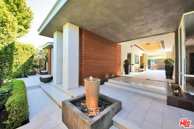 3054 Elvido Drive, Los Angeles CA: https://media.crmls.org/mediaz/4079e525-44c4-4bd7-9c40-68b04f06d278.jpg