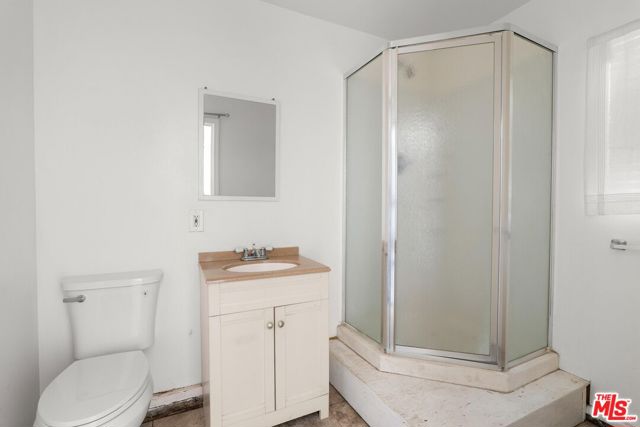 1925 19th Street, Santa Monica CA: https://media.crmls.org/mediaz/407a0057-f82f-4257-bc98-a8dc5913291f.jpg