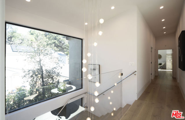 Image 21 of 44 For 3848 Vantage Avenue