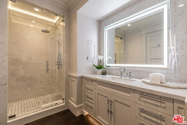 5076 Island Forest Place, Westlake Village CA: https://media.crmls.org/mediaz/407adabd-7250-4c92-9bab-3ad3f936bd87.jpg