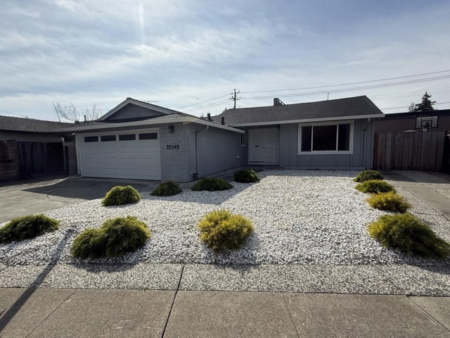 35345 Cabral Dr, Fremont CA: https://media.crmls.org/mediaz/407b4301-17cc-445c-a21b-bddeefa1240a.jpg